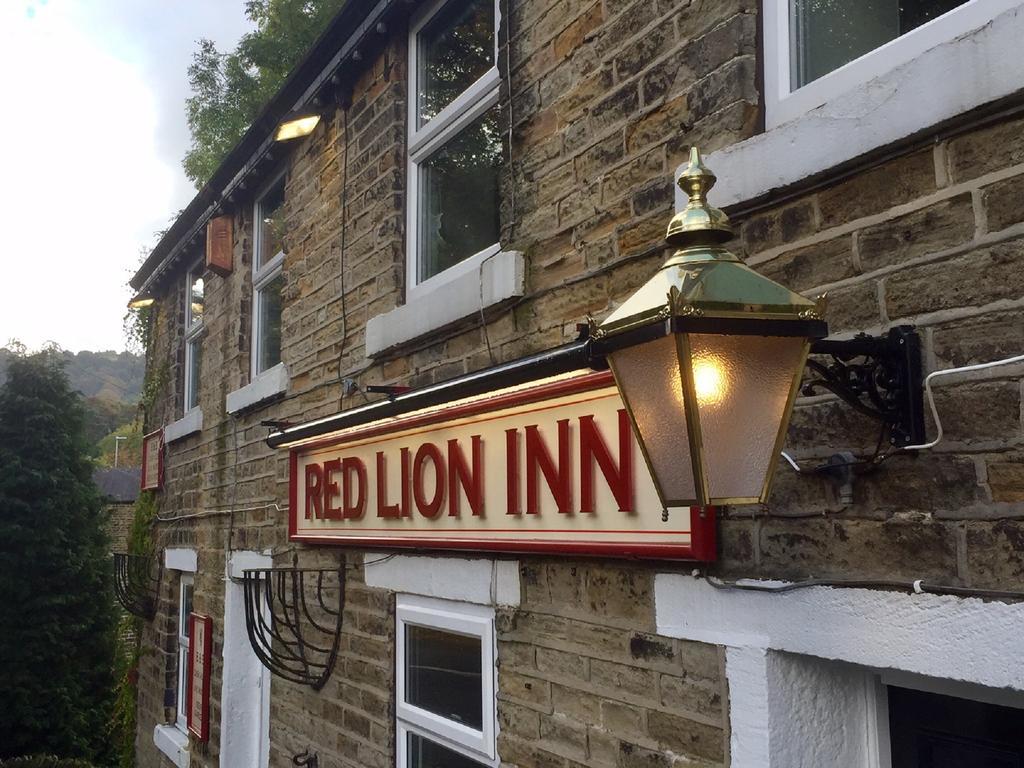 The Red Lion Inn โฮล์มเฟิร์ธ ภายนอก รูปภาพ