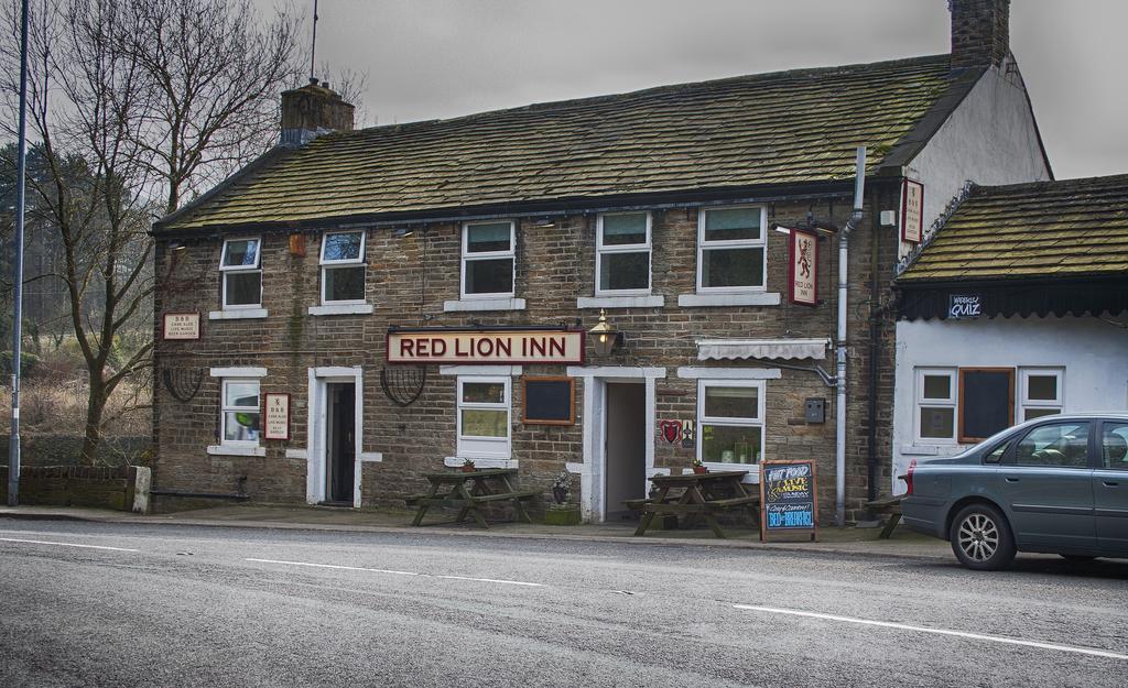 The Red Lion Inn โฮล์มเฟิร์ธ ภายนอก รูปภาพ