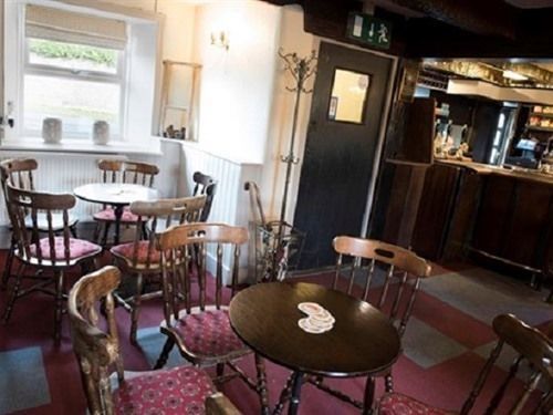 The Red Lion Inn โฮล์มเฟิร์ธ ภายนอก รูปภาพ